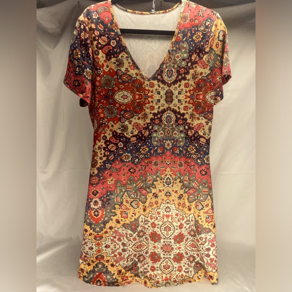Above the knee dress, soft, light stretch V-neck Women’s Size: XL